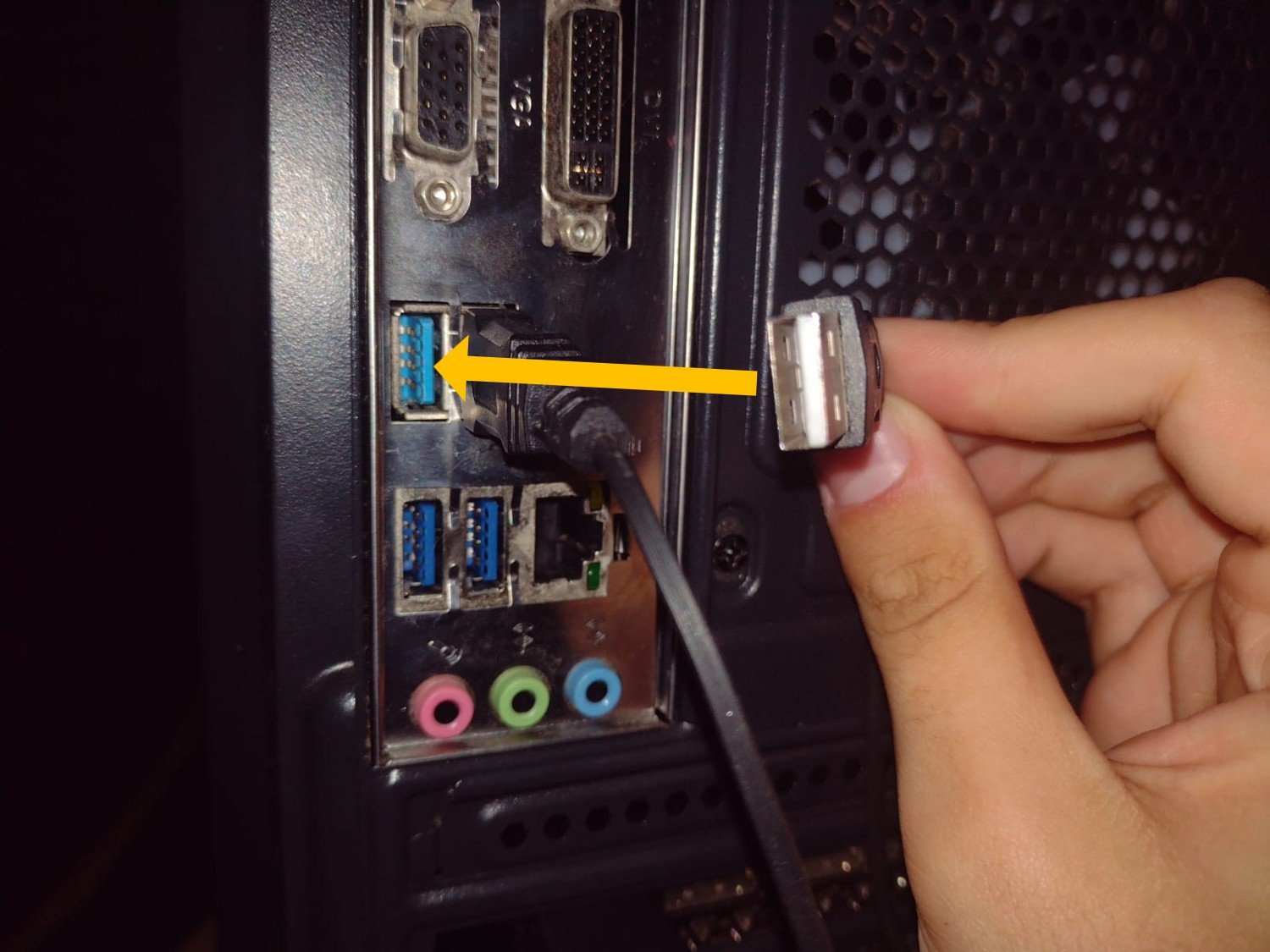 Conexão cabo de mouse e teclado