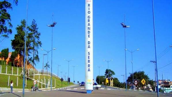 Letreiro de boas-vindas a Rio Grande da Serra
